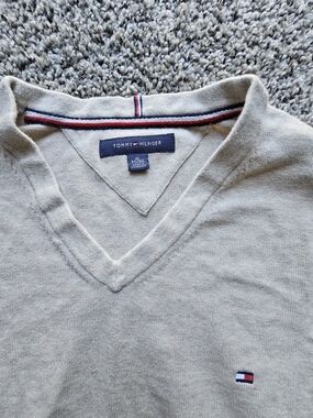 Tommy Hilfiger Men's V-Neck Sweater in Light Beige